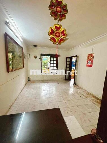 bán nhà tập thể phố quỳnh mai nhà nguyên bản 2 thoáng ở ngay 80m tầng