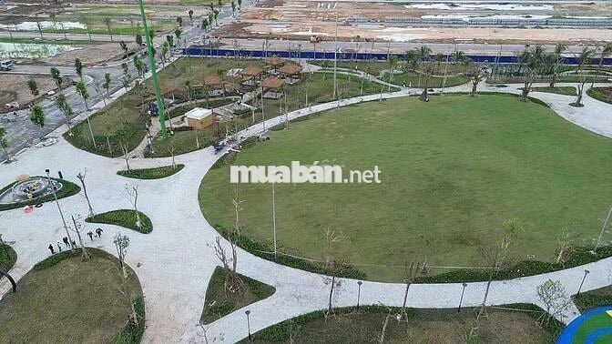 Bán căn nhà phố hồ Swanlake Vinhomes Green City 5x16 7 tỷ hơn.