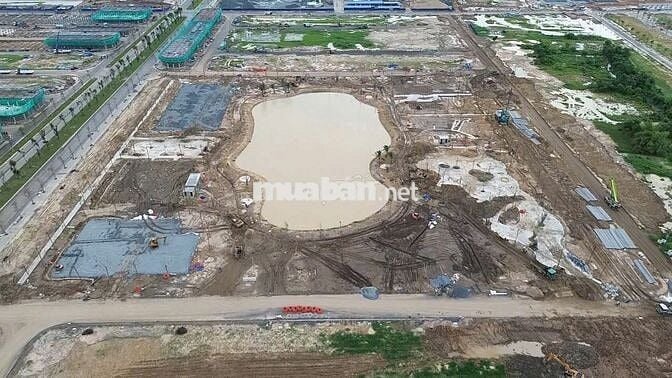 Bán căn nhà phố hồ Swanlake Vinhomes Green City 5x16 7 tỷ hơn.