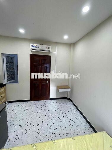 phòng đẹp cửa sổ full nội thất mới cô bắc phú nhuận