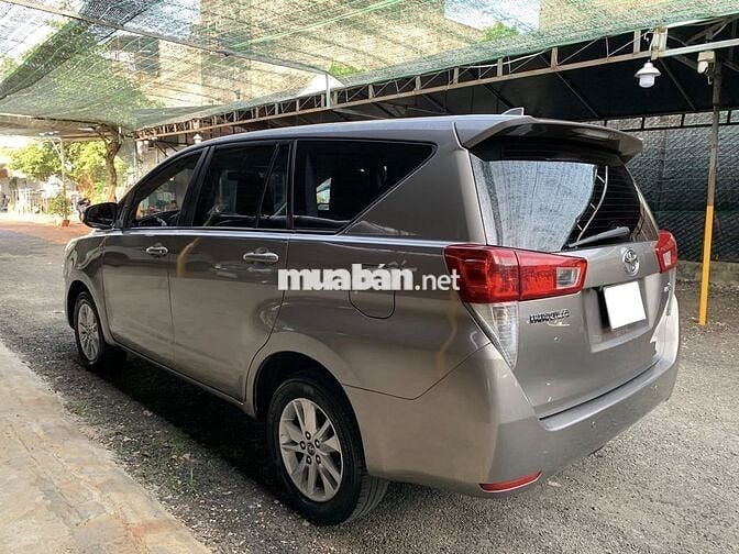 Innova 2.0G 2018 số tự động, màu xám