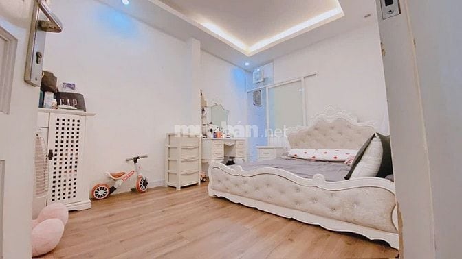 CHO THUÊ dài hạn nhà nguyên căn. p13, BT - DTSD 100m2 Giá 15tr/tháng