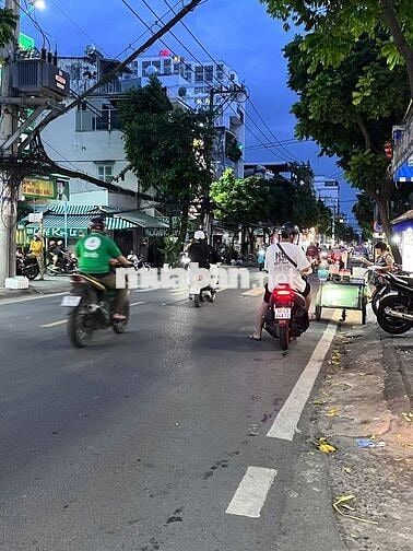 Kẹt tiền cần bán gấp căn nhà thuộc đường âu dương lân p3 q8 hẻm rộng