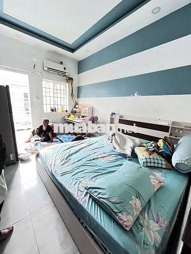 Kẹt tiền cần bán gấp căn nhà thuộc đường âu dương lân p3 q8 hẻm rộng