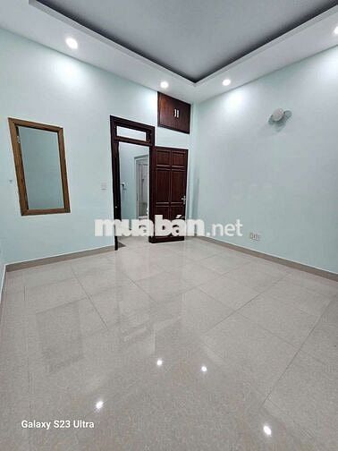 Nhà mới sạch gần kế bên trường GTVT đúc 1lâu2pn sẵn 2maylanh,giường
