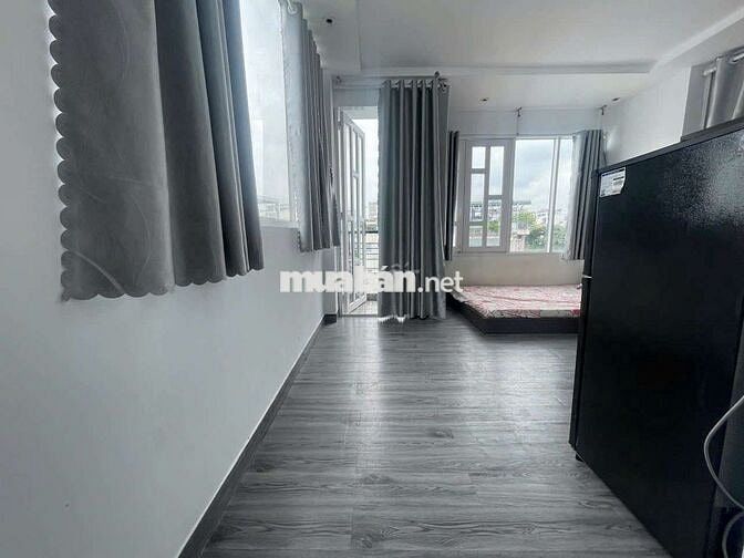 Cho thuê phòng ban công, full nội thất, 35m2, 5.8tr, Nguyễn Gia Trí