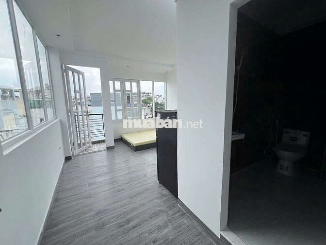 Cho thuê phòng ban công, full nội thất, 35m2, 5.8tr, Nguyễn Gia Trí