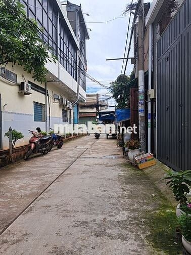 Bán nhà gấp thông ra phạm đăng giảng và lê đức anh.