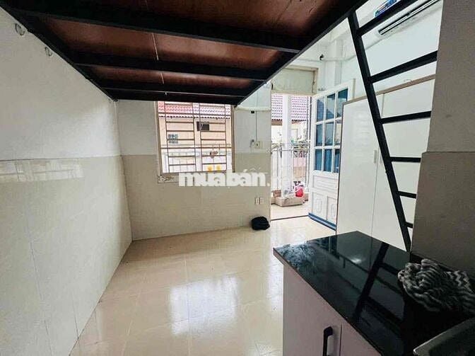 PHÒNG TRỌ GÁC GIÁ RẺ CÓ BAN CÔNG - NHÀ THANG MÁY GẦN ETOWN