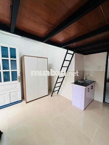 PHÒNG TRỌ GÁC GIÁ RẺ CÓ BAN CÔNG - NHÀ THANG MÁY GẦN ETOWN
