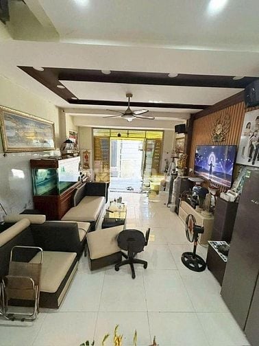 GIẢM SÂU 20 TRIỆU GIÁ 4 TỶ 2 VỊ TRÍ ĐẸP ĐNAG CHO THUÊ 12 TRIỆU/ THÁNG