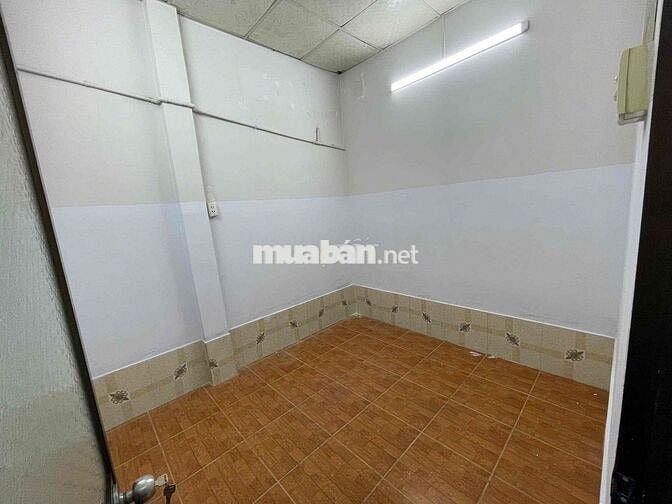 Nhà nguyên căn cho thuê lâu dài ,ngay chợ bùi minh trực