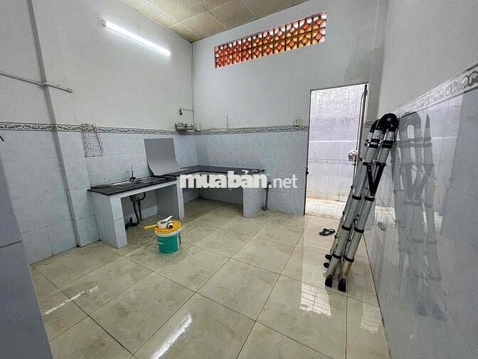 Nhà nguyên căn cho thuê lâu dài ,ngay chợ bùi minh trực