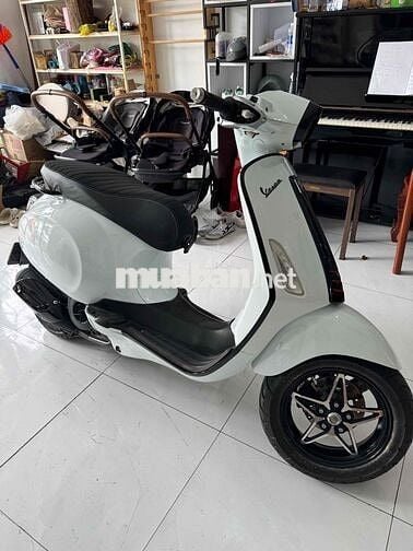 cần bán vespa 2015 xe đẹp ko 1 vết trầy 27tr.xe ở
