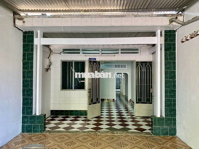 Bán căn nhà gần chợ Đầu Mối Hóc Môn 94,6m2 - SHR - Giá chỉ 990tr