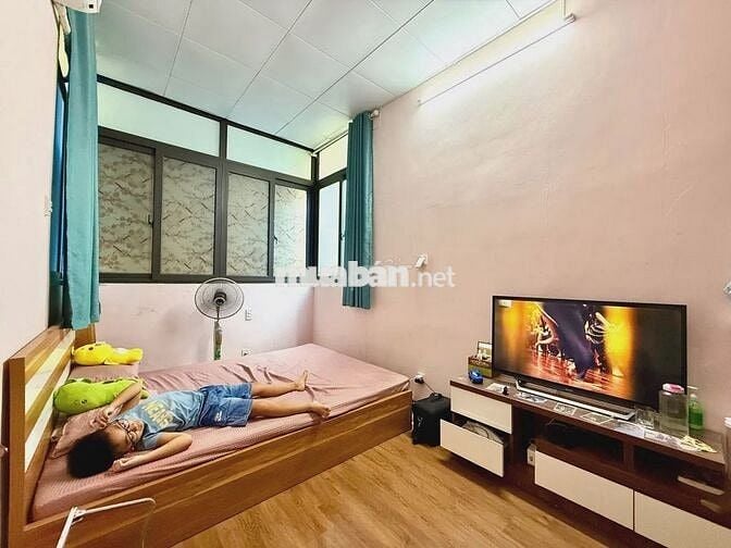 Bán Gấp Nhà Bạch Mai 25M x 6T Giá 5,85 Tỷ. 2 mặt thoáng, 30m ra ô tô.