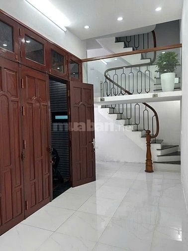 Bán nhà ngõ 82 Kim Mã; Diện tích: 21m; 3 tầng; Mặt tiền: 6.4m