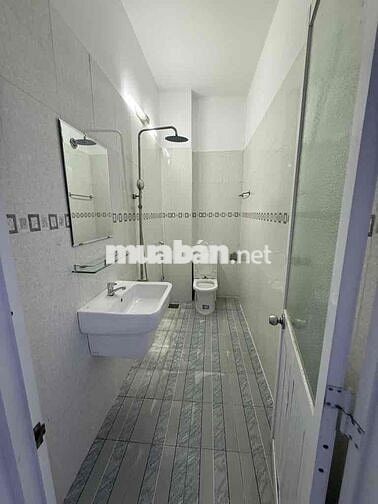 Nhà đẹp mới - 60m2 xe hơi đỗ cửa - cách đường lớn chỉ 50m - nhỉnh 3 ty