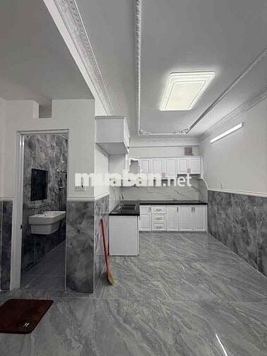 Nhà đẹp mới - 60m2 xe hơi đỗ cửa - cách đường lớn chỉ 50m - nhỉnh 3 ty
