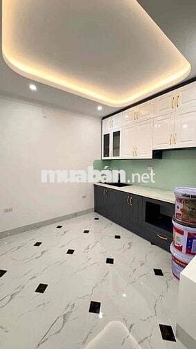 Bán gấp nhà 5 tầng Giáp Nhị-Hoàng Mai, DT 34m2, 6 phòng ngủ.