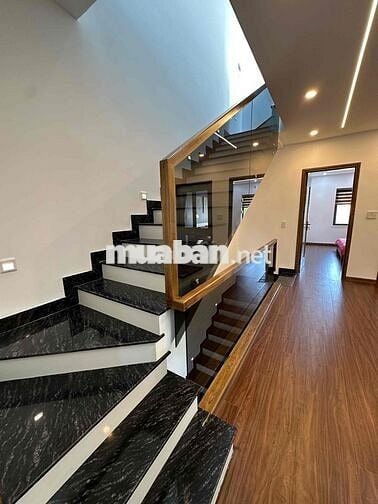 Cho thuê nhà 3 tầng đường (7.5m), Hoà Xuân, Cẩm Lệ, Đà Nẵng Hướng Đông