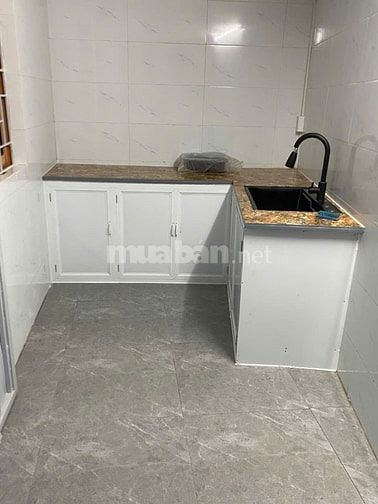 Chính chủ cho thuê nhà mới sửa lại 2 tầng, nhà ngách 116 Quan Thổ 1