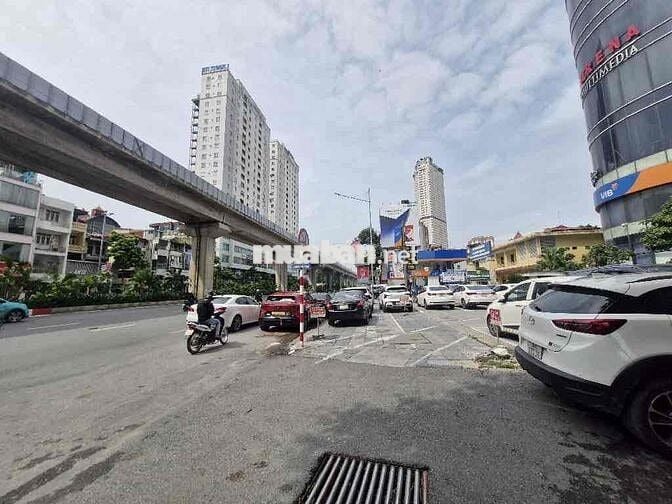 Căn nhà 2t cũ 53m mt3,7m 2 mặt ngõ,gần phố,an sinh,xây căn hộ dịch vu