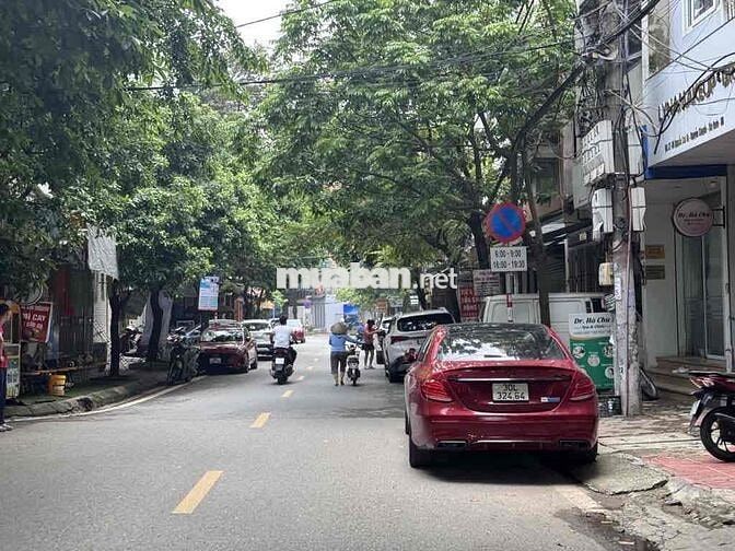 Mặt Phố Văn Quán64m mt4m,xe buýt chạy qua hàng ngày,vỉa hè KD đắc địa