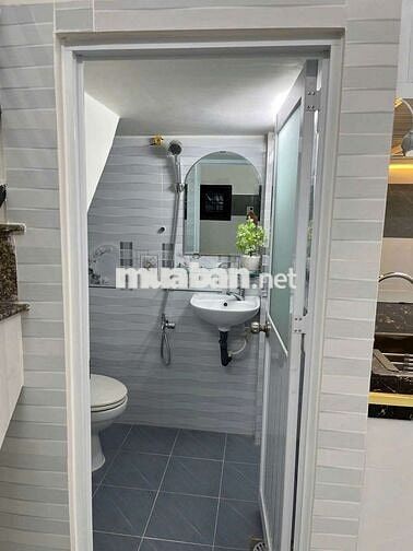 Nhà bán 4m × 5m lầu 2p ngu 1wc