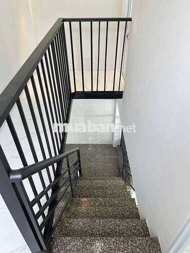 Nhà bán 4m × 5m lầu 2p ngu 1wc