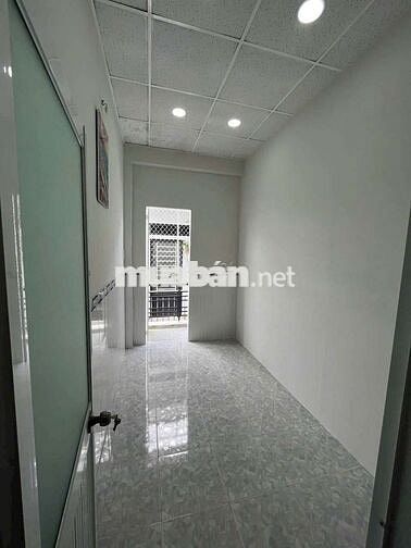 Nhà bán 4m × 5m lầu 2p ngu 1wc