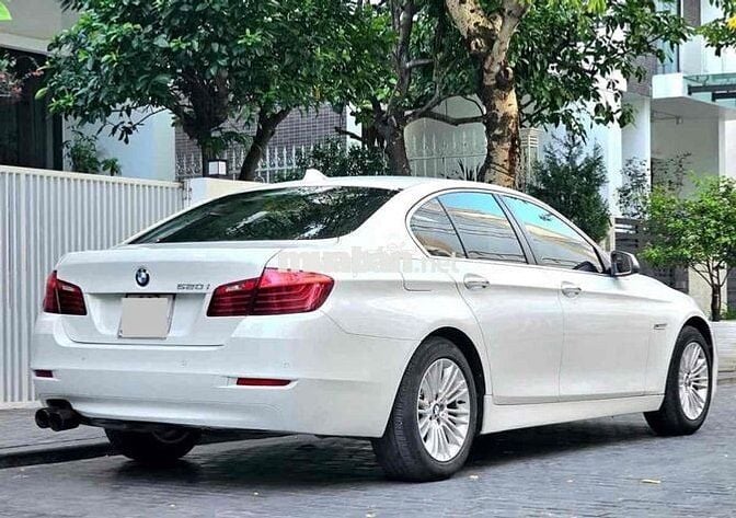 BMW 5 Series 2015 520i - 92000 km