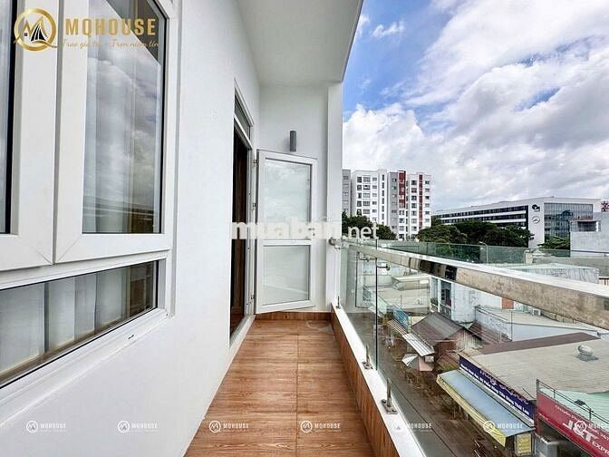 Căn hộ full nội thất cửa sổ, ban công thoáng mát Trần Hưng Đạo Quận 5
