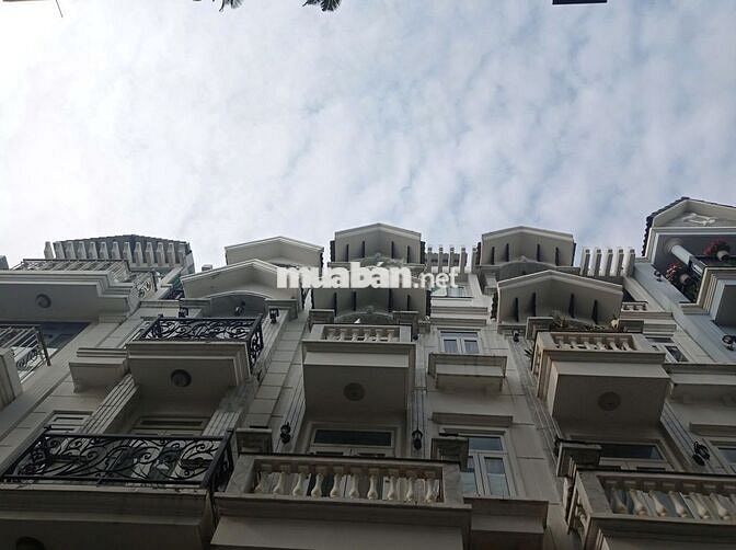 CHDV cao cấp 30m², Ban Công Đẹp, Trung tâm – Full Nội Thất Chỉ 4,6tr!
