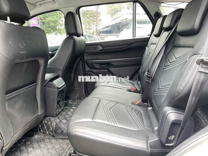 Everest Ambient 2024 Xe Bán Tại Hãng Ford Cam Kết