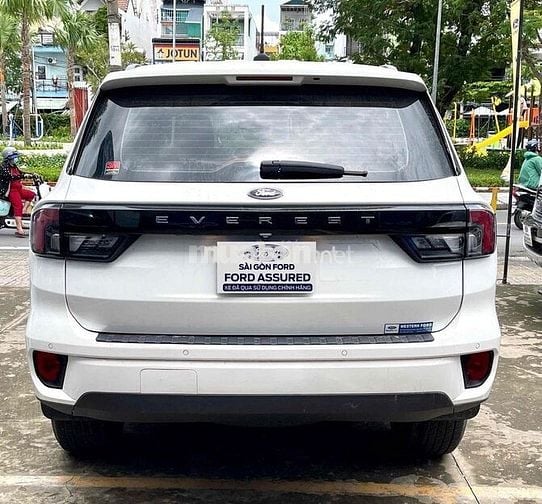 Everest Ambient 2024 Xe Bán Tại Hãng Ford Cam Kết