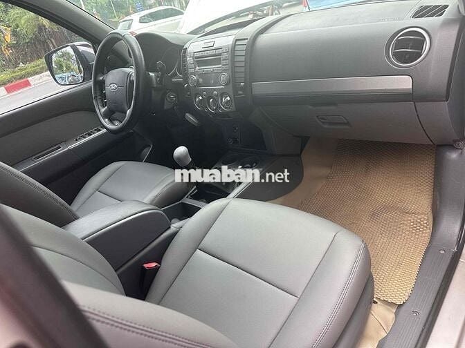 Ford Everest 2015 2.5L 4x2 MT - 110000 km