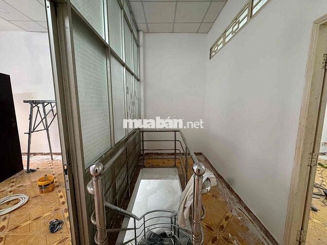NHÀ NGUYÊN CĂN 2PN 2WC 1 PHÒNG KHÁCH 1 PHÒNG BẾP HẺM XE HƠI