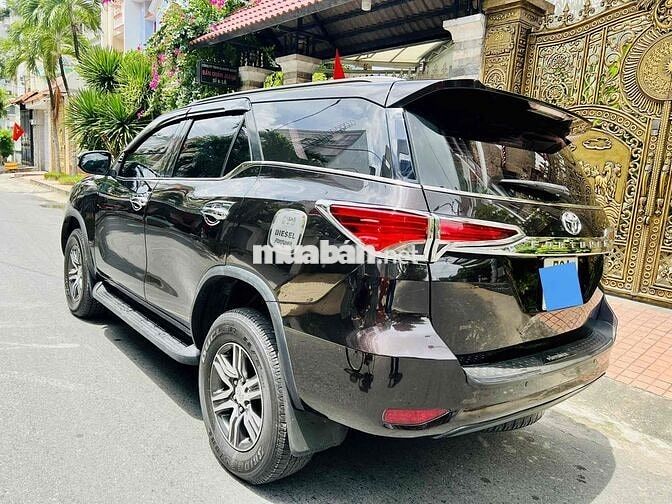 Toyota Fortuner 2019 2.4G, số sàn máy dầu