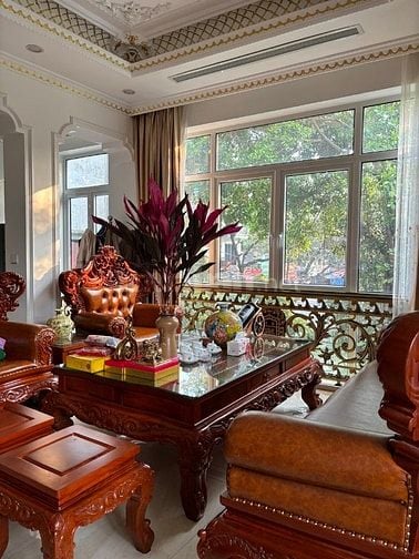 Bán nhà mặt phố Quan Nhân 111m2, cạnh hồ, 3 mặt tiền (2 mặt hồ)