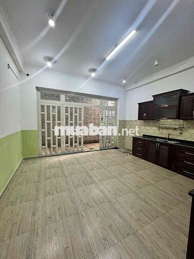 CHO THUÊ NNC ĐƯỜNG 10M – NHÀ 1 TRỆT 2 LẦU VEN SÔNG, KDC BÌNH LỢI, BT