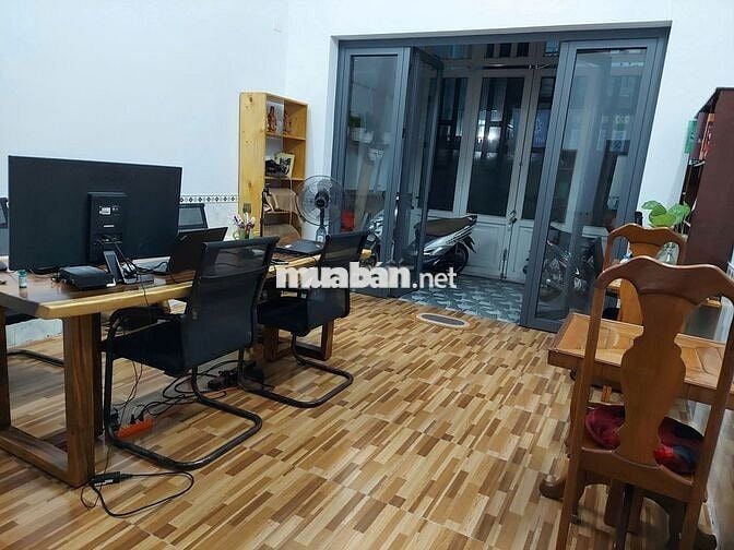 Cho thuê nhà 70m2, 2 phòng ngủ, 2 nhà vệ sinh, điện nước chính chủ