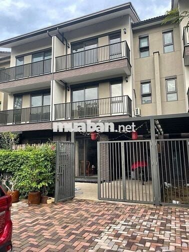 Cho thuê Nhà phố vườn 1 trệt 2 lầu full nội thất không gian yên tĩnh