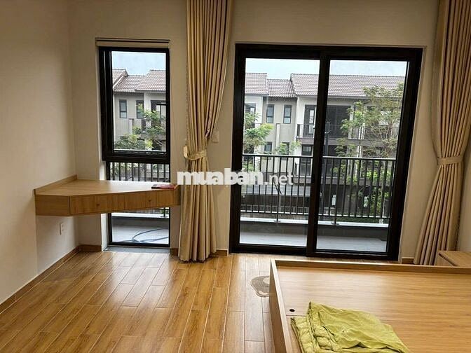 Cho thuê Nhà phố vườn 1 trệt 2 lầu full nội thất không gian yên tĩnh