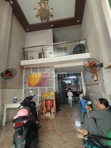 Bán nhà cách hẻm 10m 181 Âu Dương Lân 20m