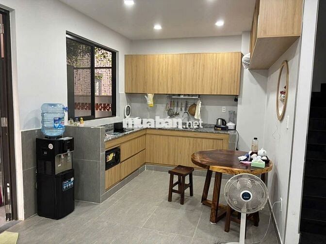 Cho thuê Nhà phố vườn 1 trệt 2 lầu full nội thất không gian yên tĩnh