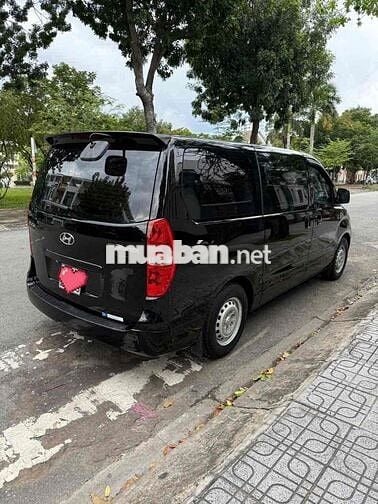 Hyundai Starex tự động nhập hàn Quốc rất mới.