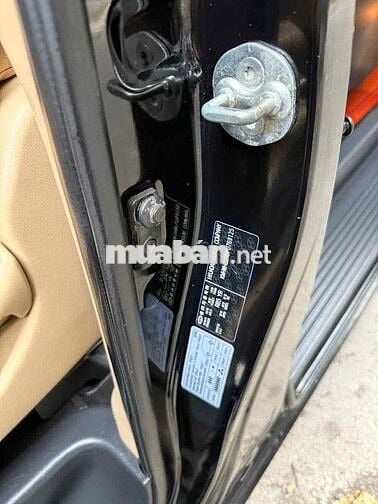 Hyundai Starex tự động nhập hàn Quốc rất mới.