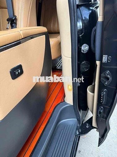 Hyundai Starex tự động nhập hàn Quốc rất mới.