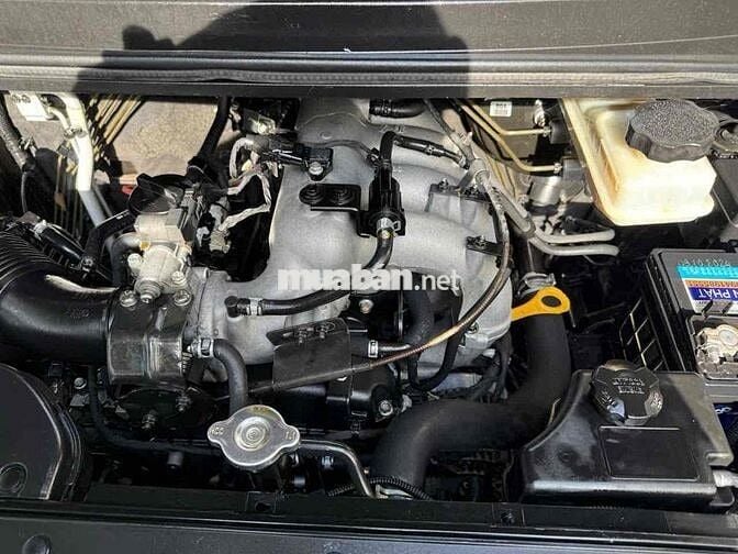 Hyundai Starex tự động nhập hàn Quốc rất mới.
